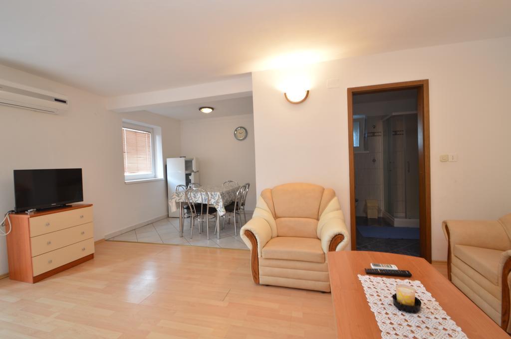 Apartmani Raic マリ・ロシニュ エクステリア 写真