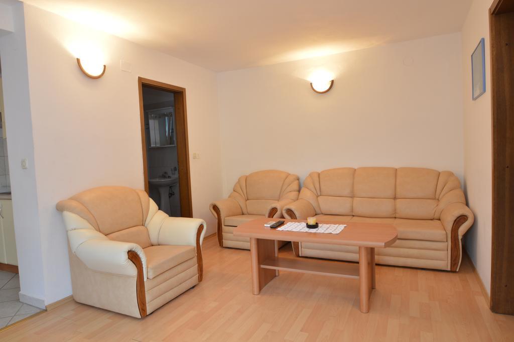Apartmani Raic マリ・ロシニュ エクステリア 写真